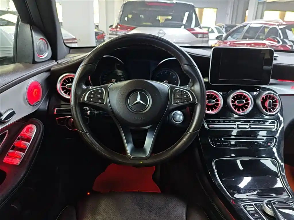 Mercedes-Benz GLC 2017 — фото 11