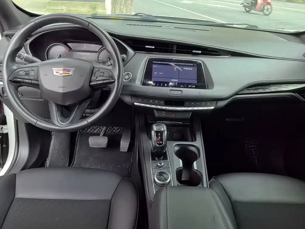 Cadillac XT4 2019 — фото 10