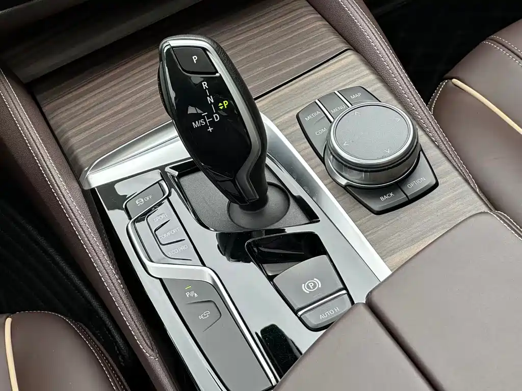 BMW 5 Series 2020 — фото 12