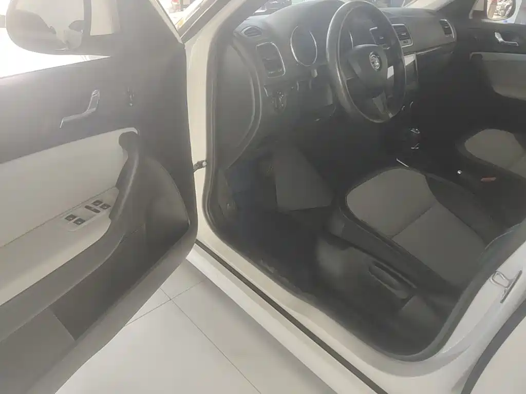 Skoda Yeti 2017 — фото 16