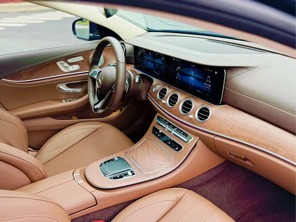 Mercedes-Benz E-Class 2023 — фото 21