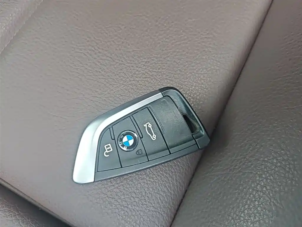 BMW 1 Series 2020 — фото 9
