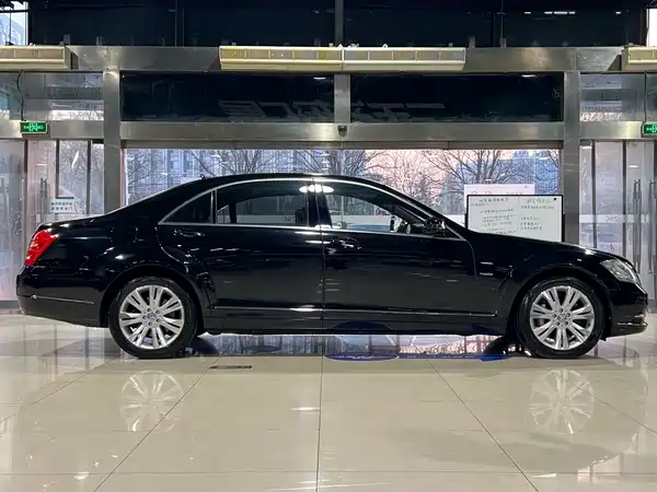 Mercedes-Benz S-Class 2011