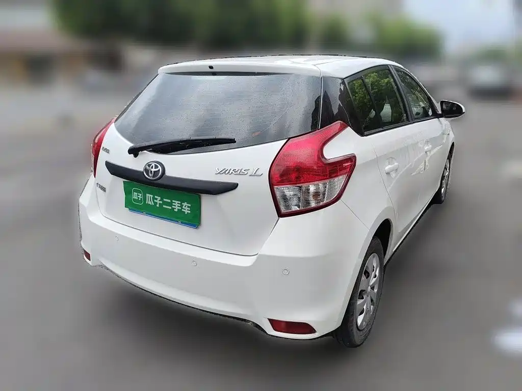 Toyota Yaris L 2015