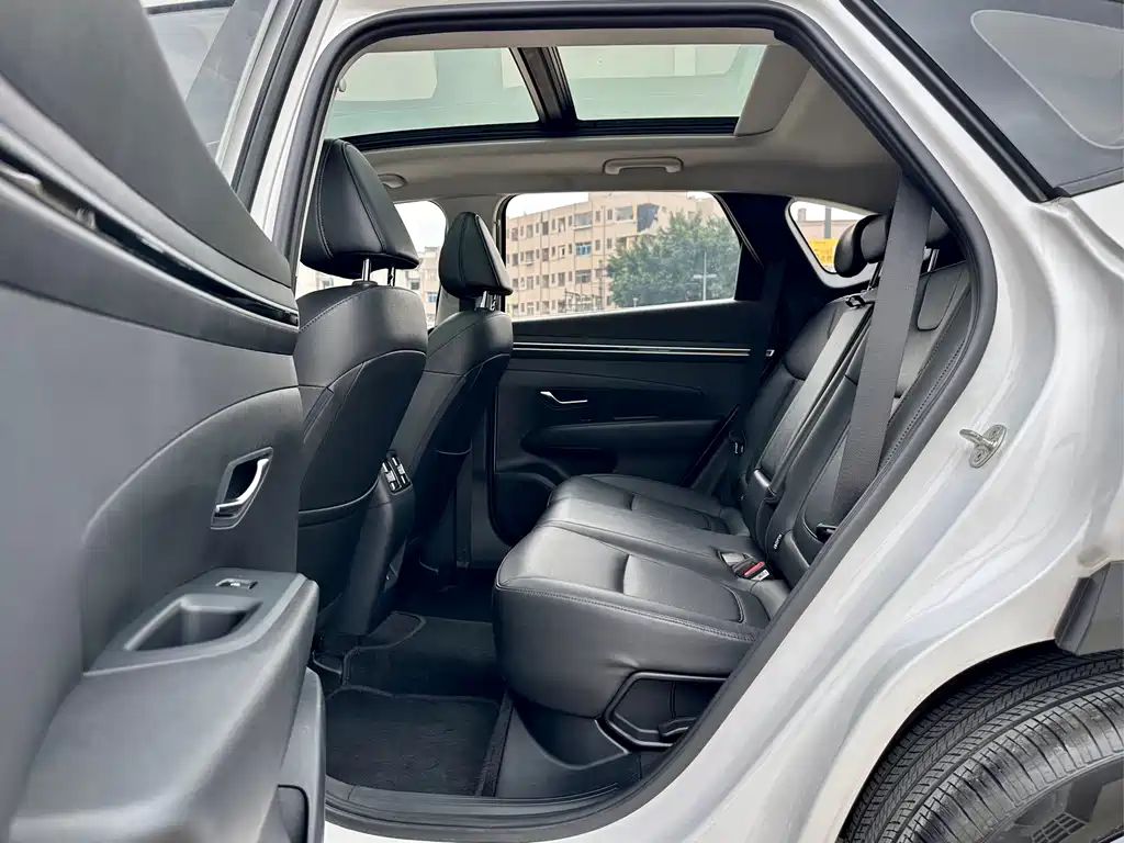 Hyundai Tucson 2023 — фото 11