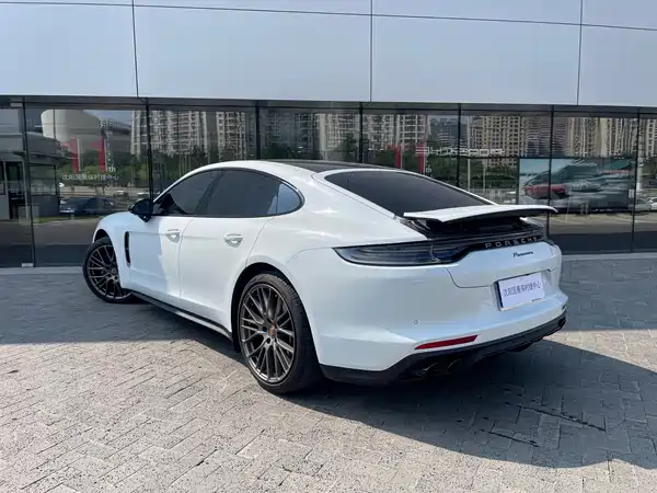 Porsche Panamera 2024