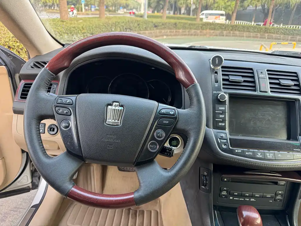 Toyota Crown 2010 — фото 12