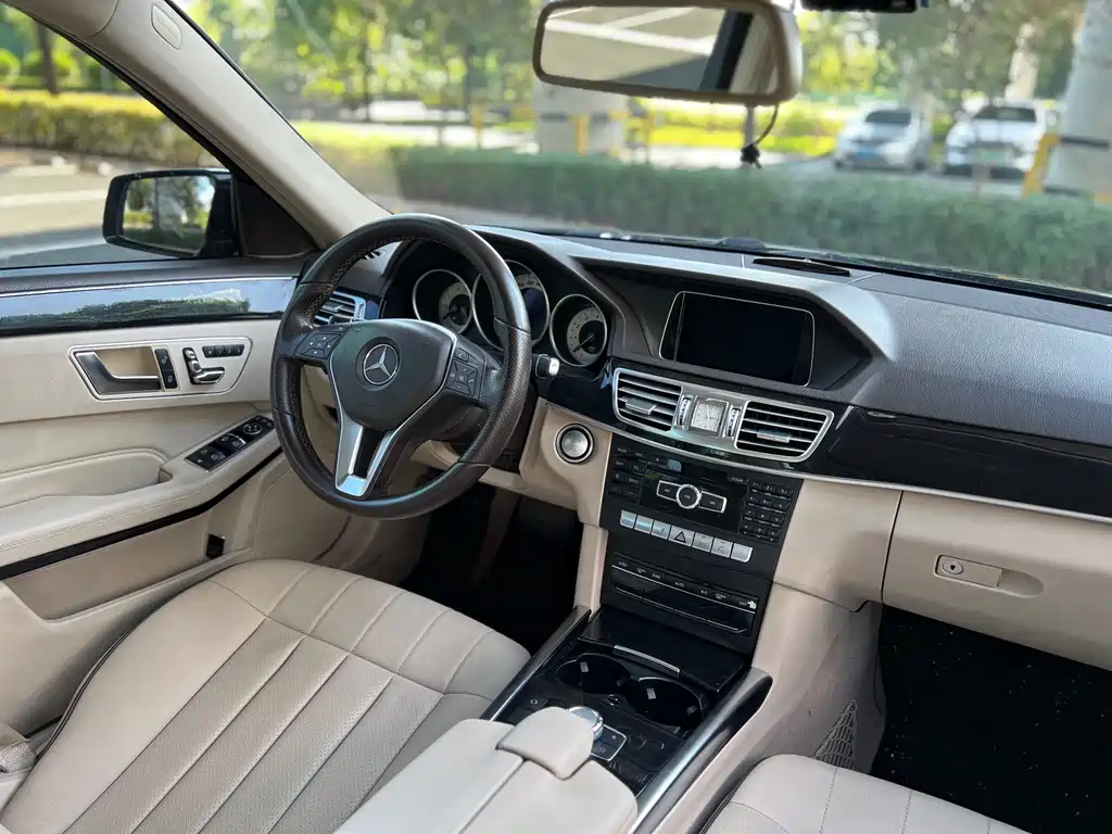 Mercedes-Benz E-Class 2015 — фото 12