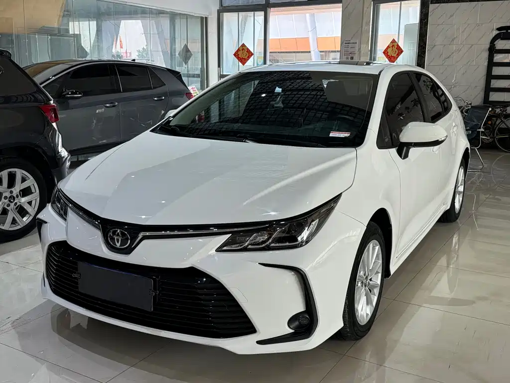 Toyota Corolla 2022 — фото 1