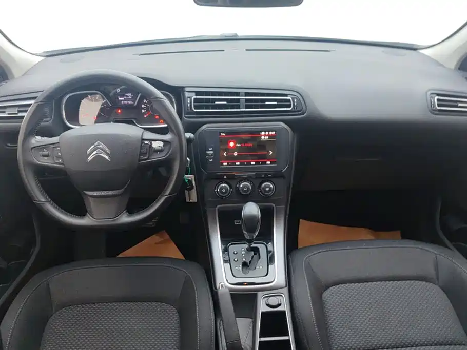 Citroen C4 2018 — фото 12