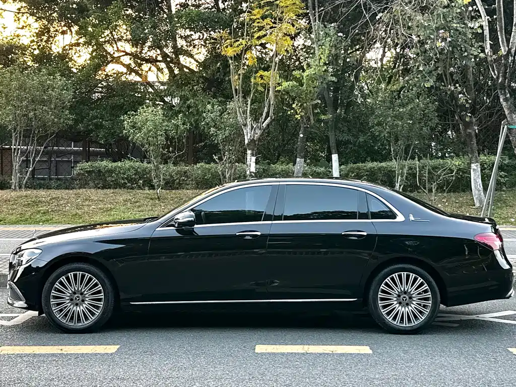 Mercedes-Benz E-Class 2022 — фото 4