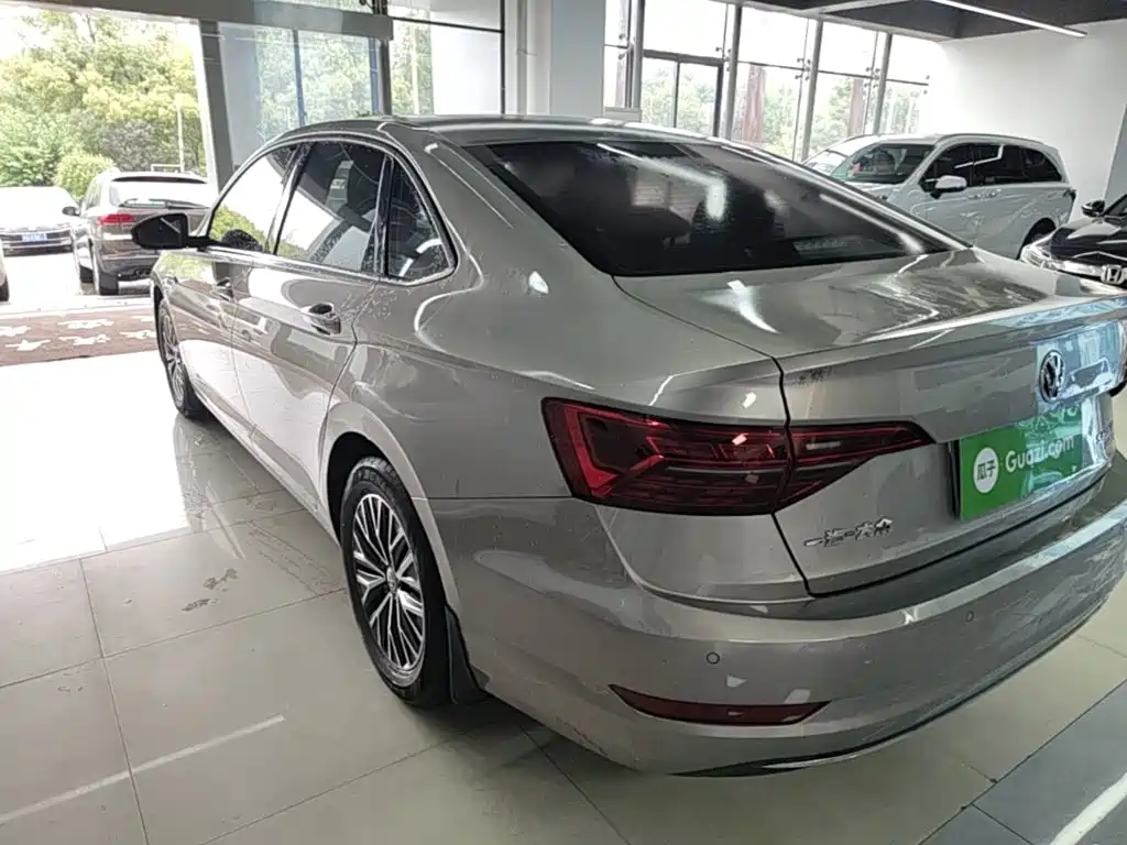 Volkswagen Sagitar 2020