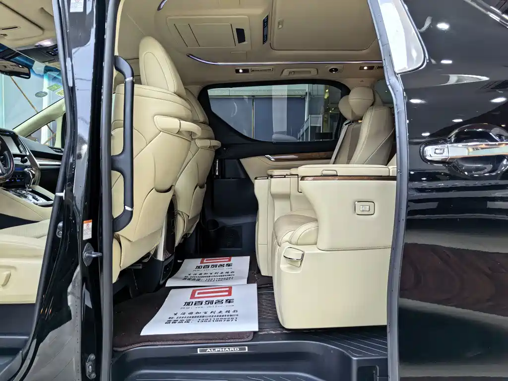 Toyota Alphard 2017 — фото 13
