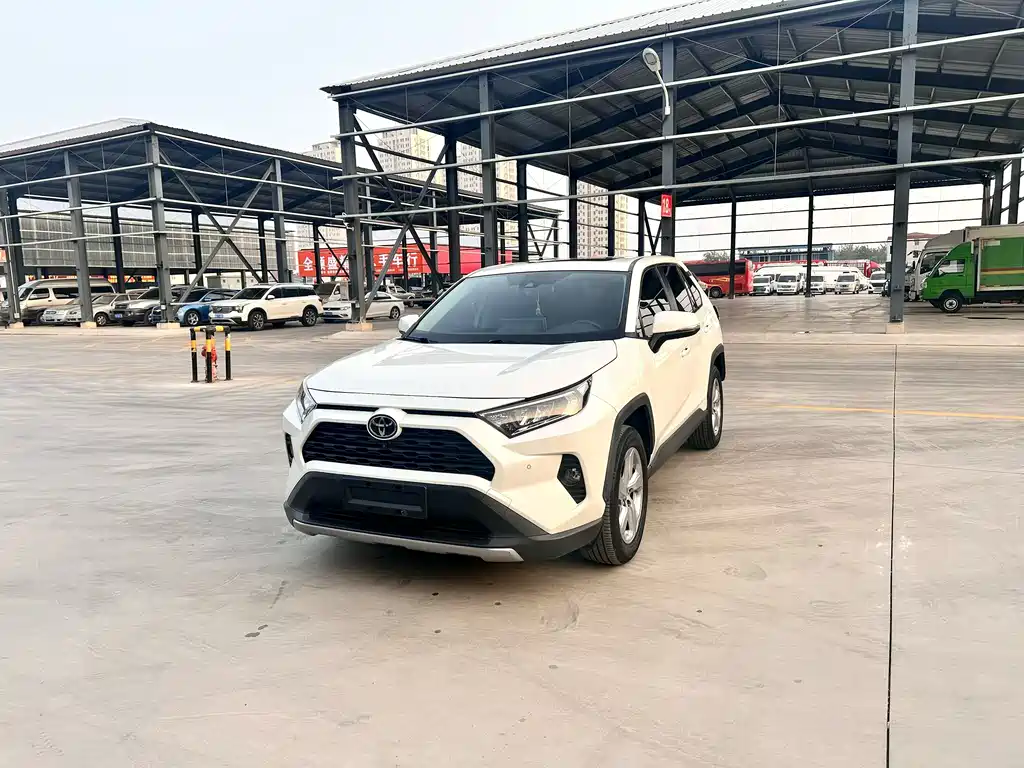 Toyota RAV4 2020 — фото 1