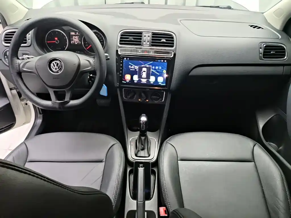 Volkswagen Polo 2015 — фото 10
