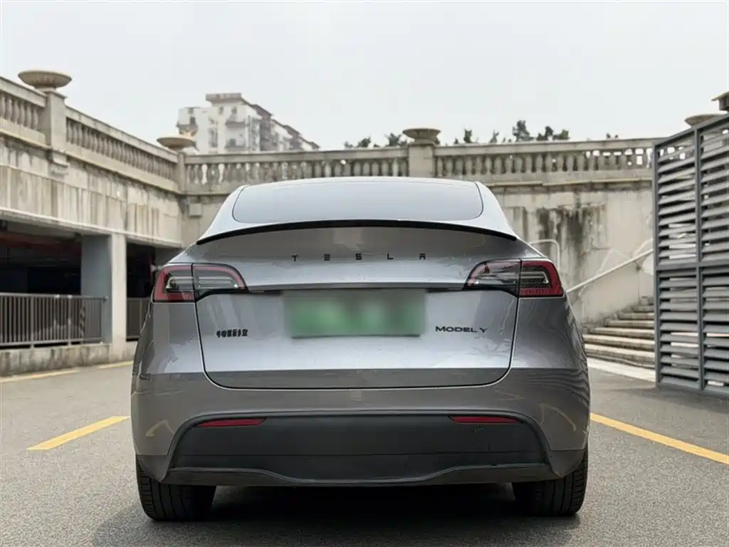 Tesla Model Y 2024 — фото 14