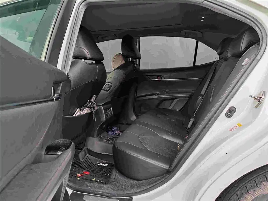 Toyota Camry 2018 — фото 10
