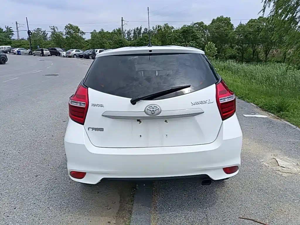 Toyota Yaris L 2017 — фото 6