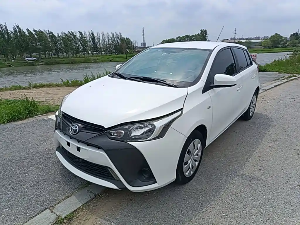 Toyota Yaris L 2017 — фото 2