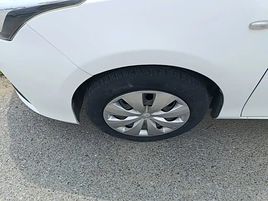 Toyota Yaris L 2017 — фото 23