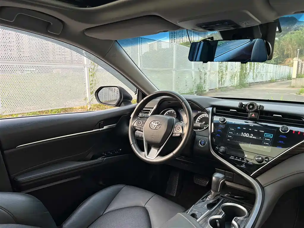 Toyota Camry 2020 — фото 12