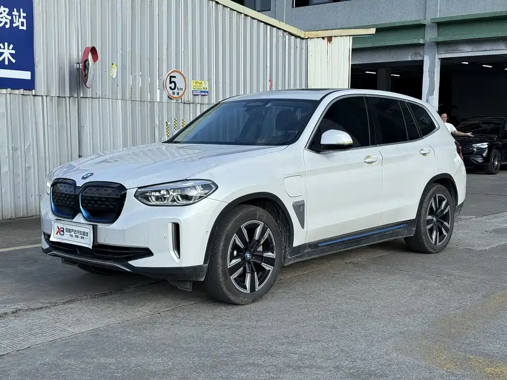 BMW iX3 2021 — фото 1