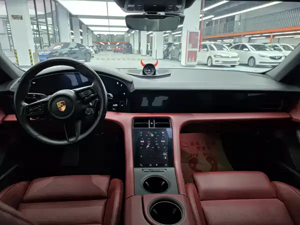 Porsche Taycan 2023