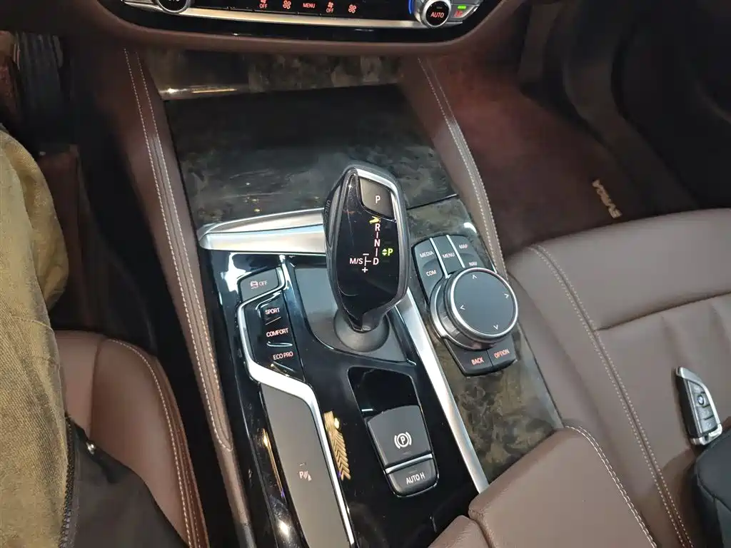 BMW 5 Series 2020 — фото 14