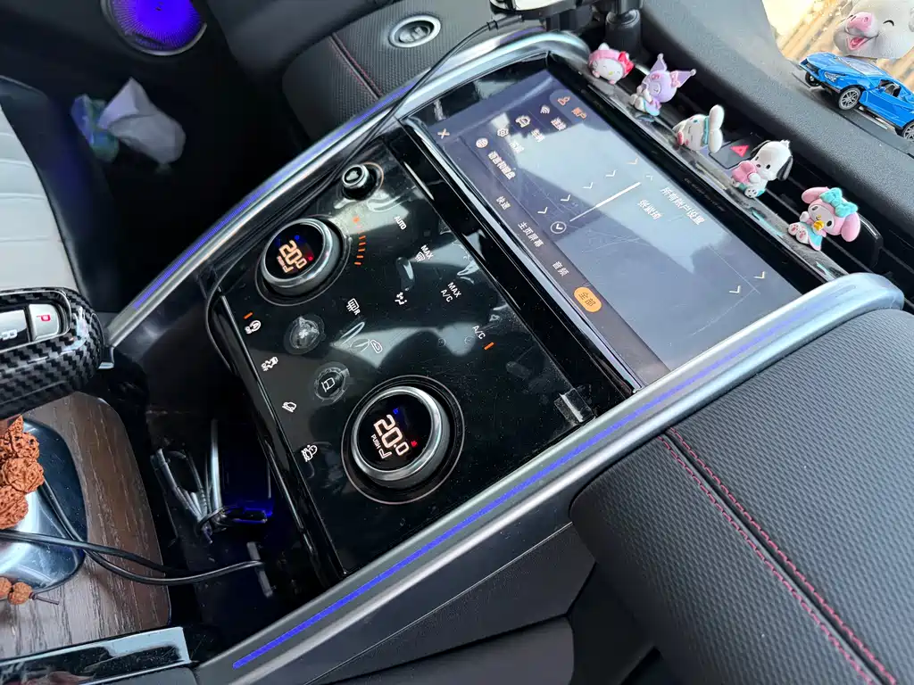 Land Rover Discovery Sport 2023 — фото 10