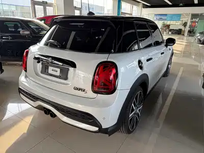 MINI MINI 2023