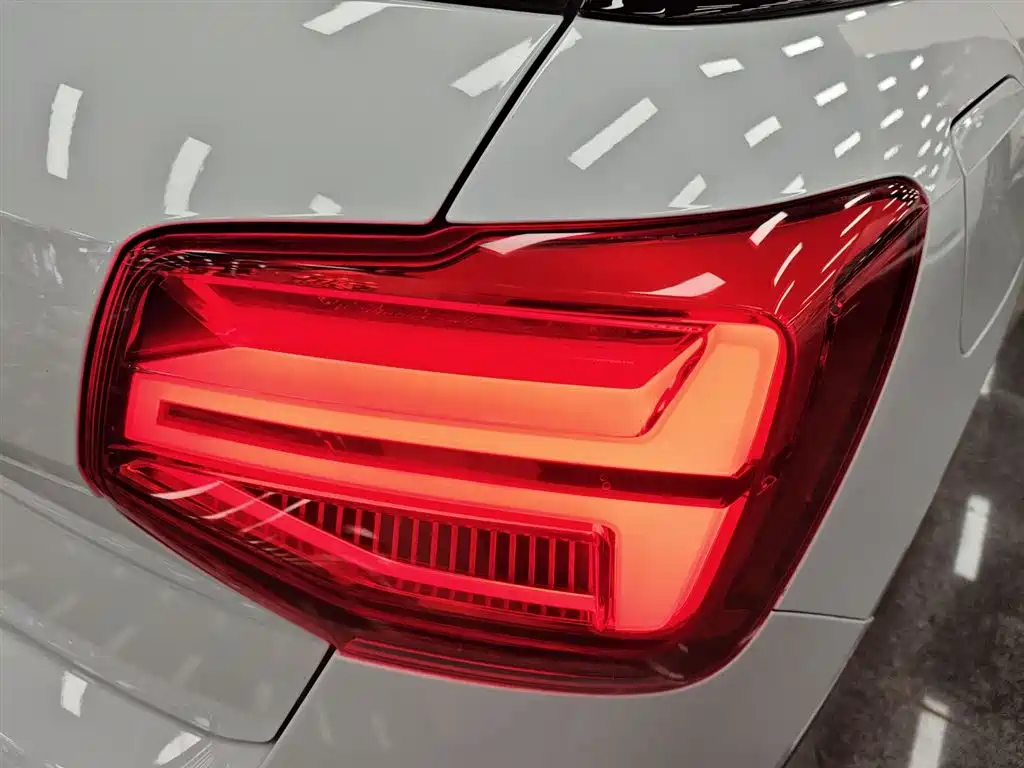 Audi Q2L 2019 — фото 8