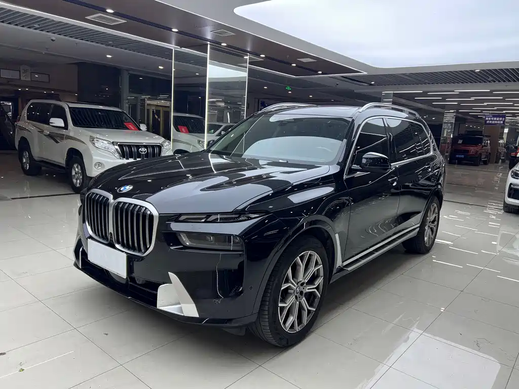 BMW X7 2023 — фото 1