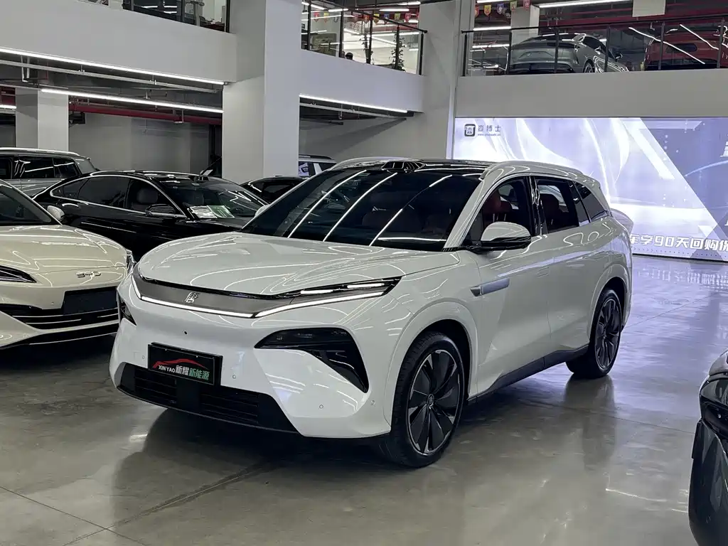 BYD Tang L 2025 — фото 1