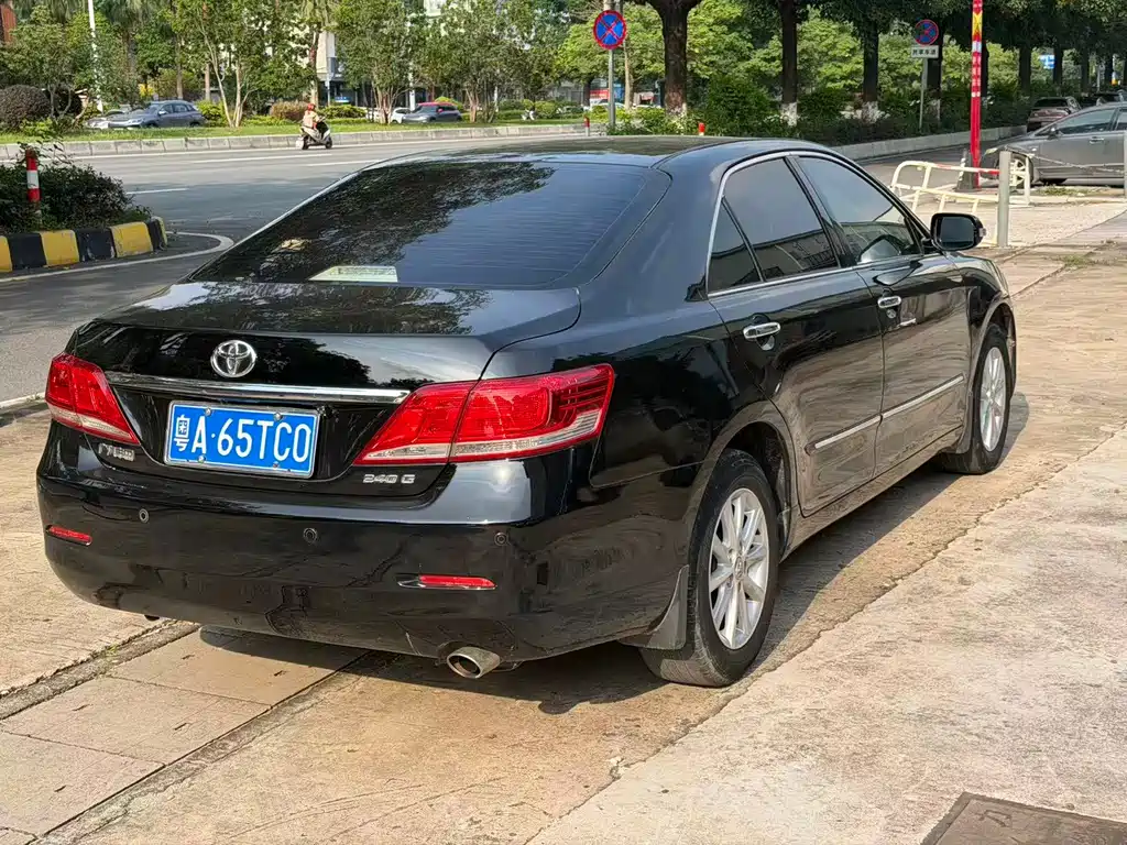 Toyota Camry 2010 — фото 4