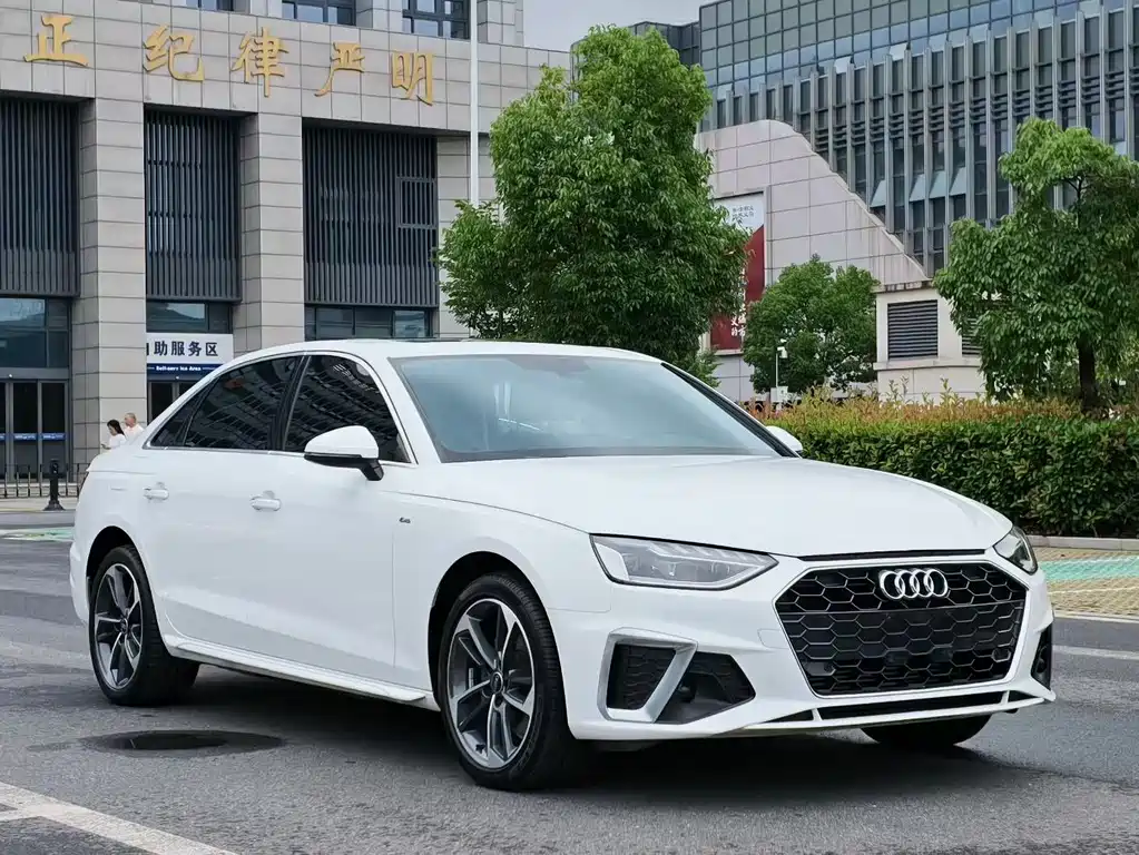 Audi A4L 2022 — фото 3