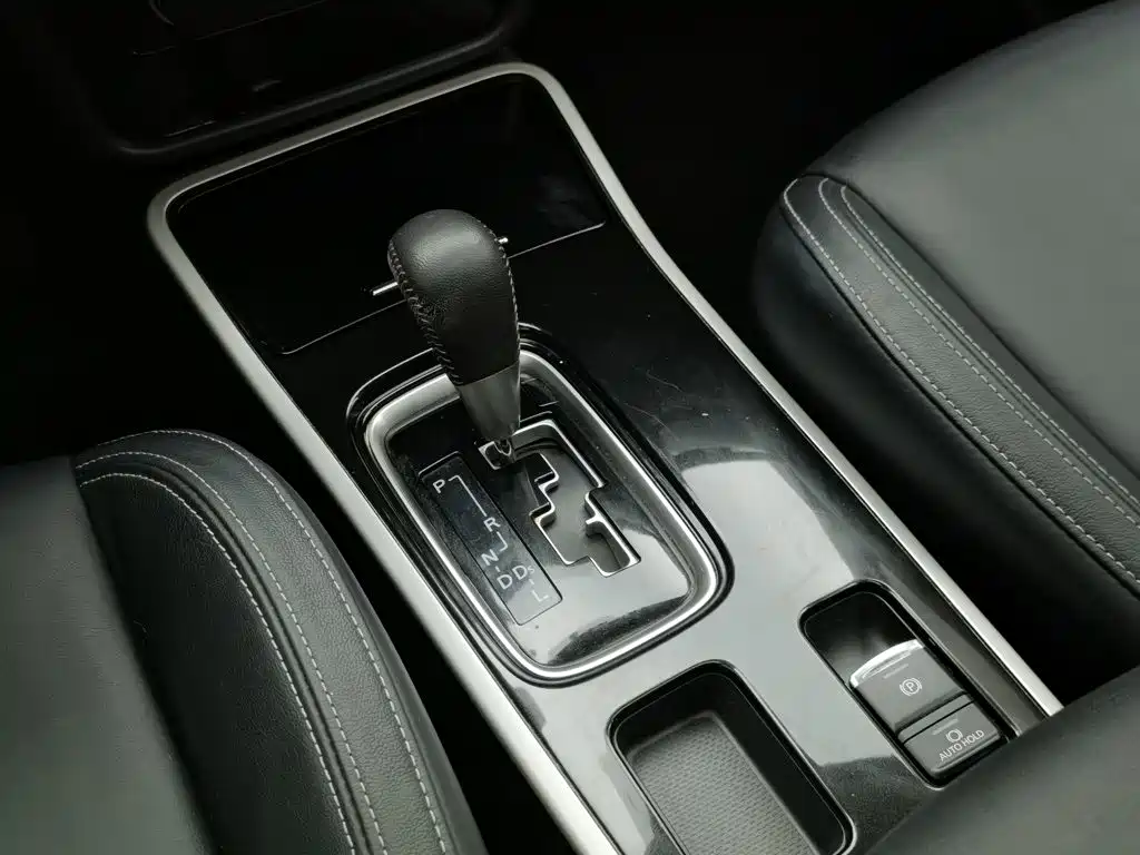 Mitsubishi Outlander 2021 — фото 13