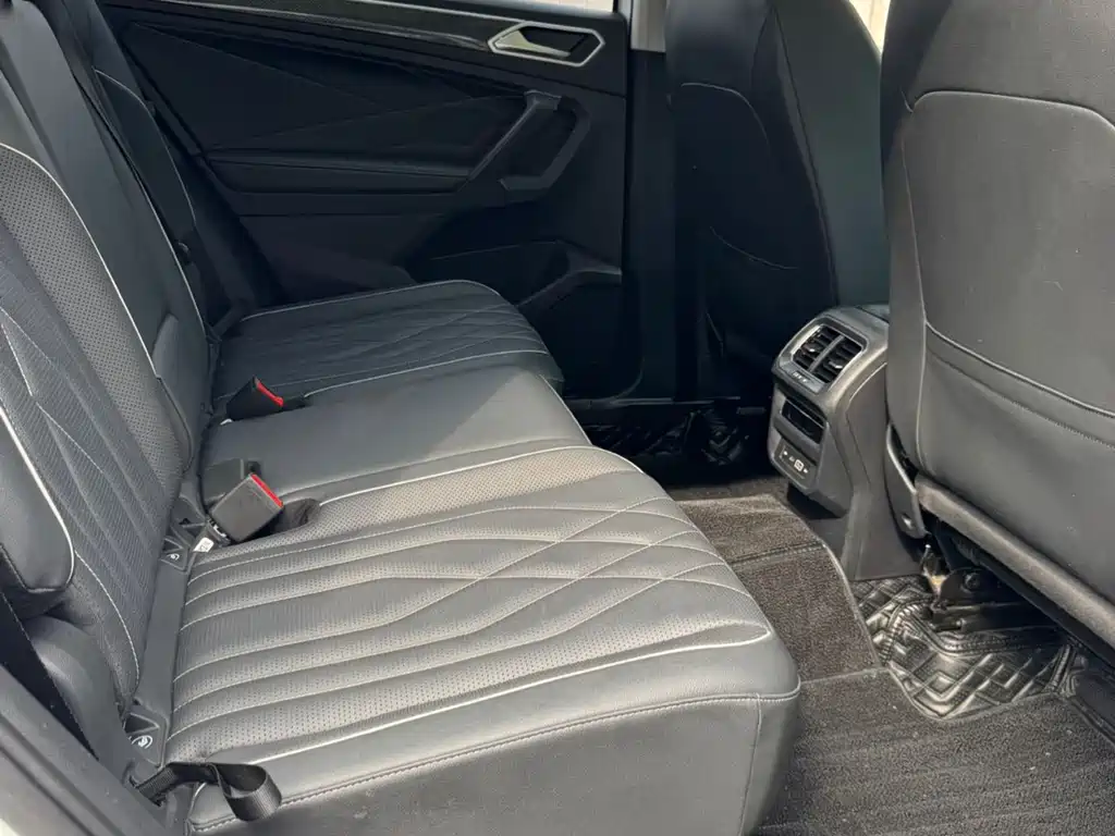 Volkswagen Tiguan L 2023 — фото 10