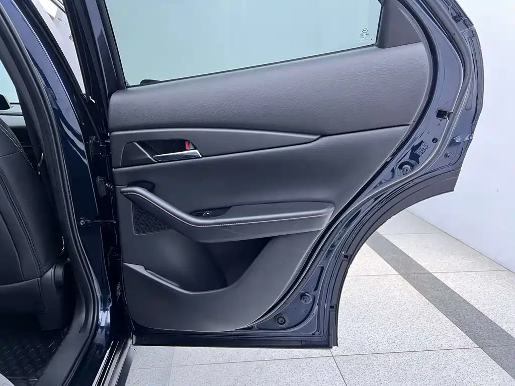 Mazda CX-30 2023 — фото 14