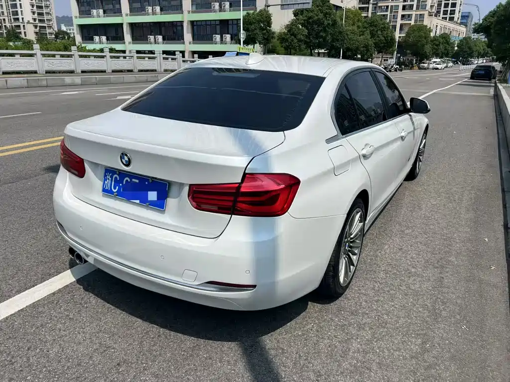 BMW 3 Series 2018 — фото 8