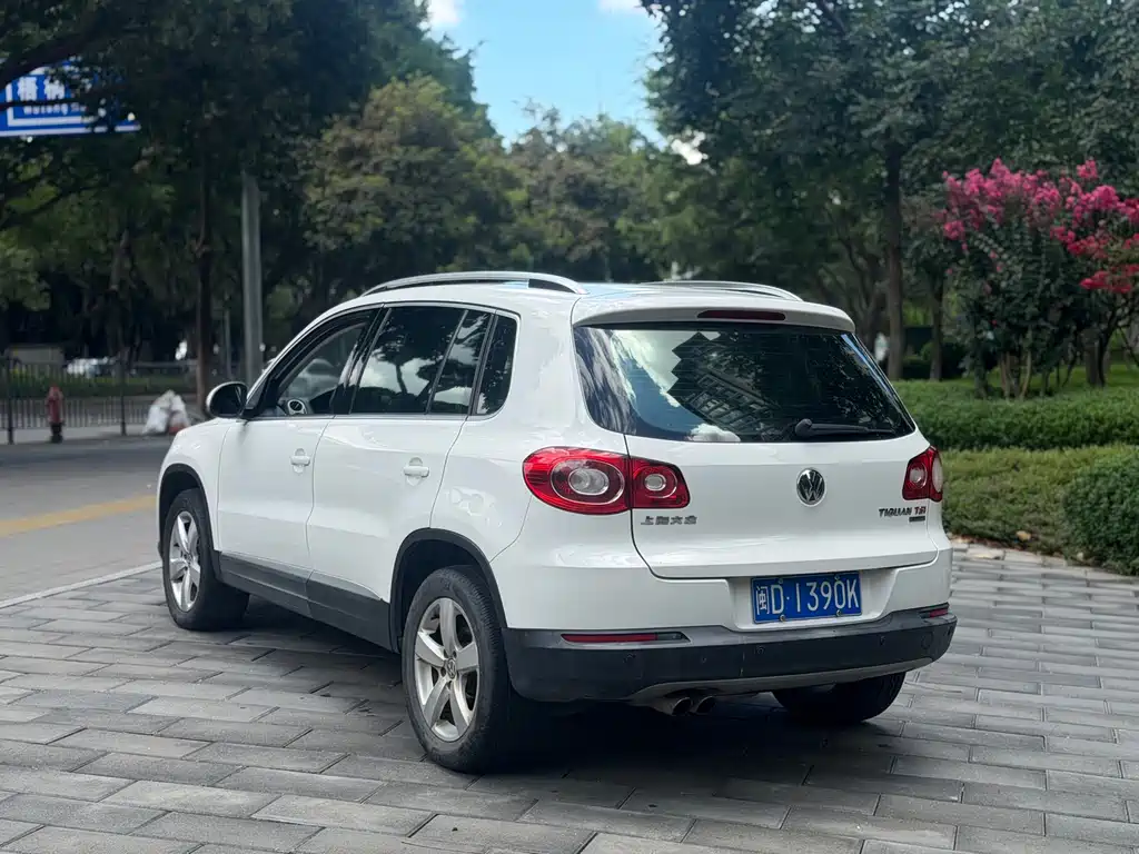 Volkswagen Tiguan 2011 — фото 8