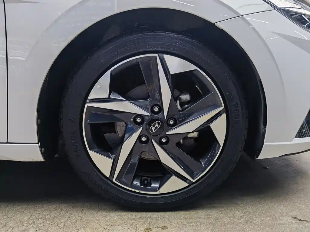 Hyundai Elantra 2021 — фото 18