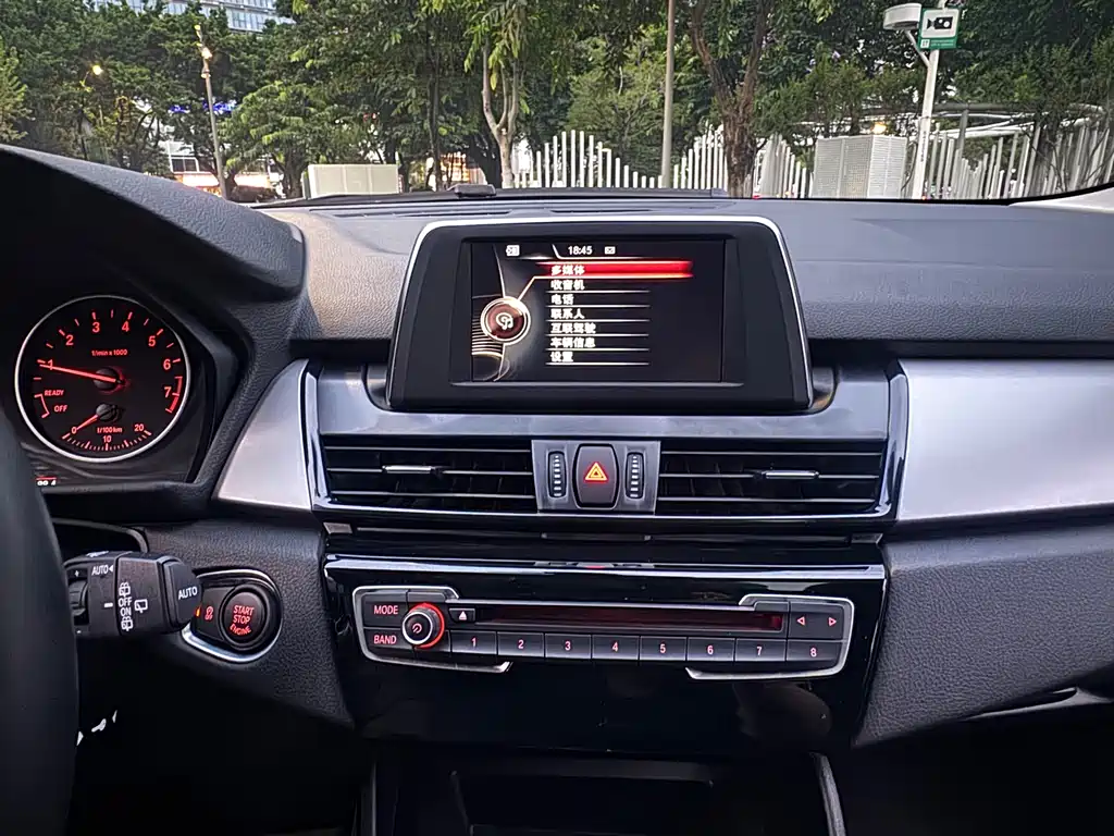 BMW 2 Series Station Wagon 2017 — фото 17