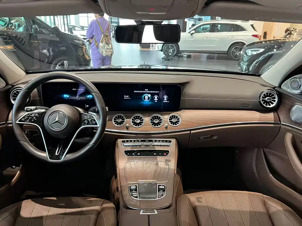 Mercedes-Benz E-Class 2023 — фото 4