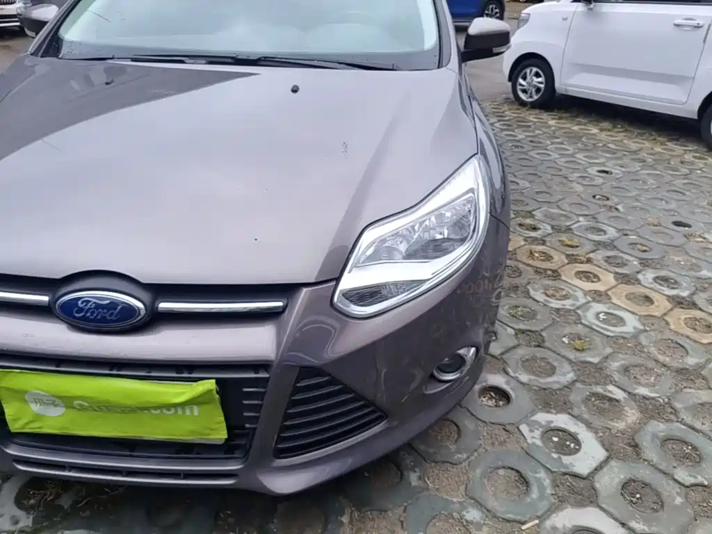 Ford Focus 2014 — фото 24