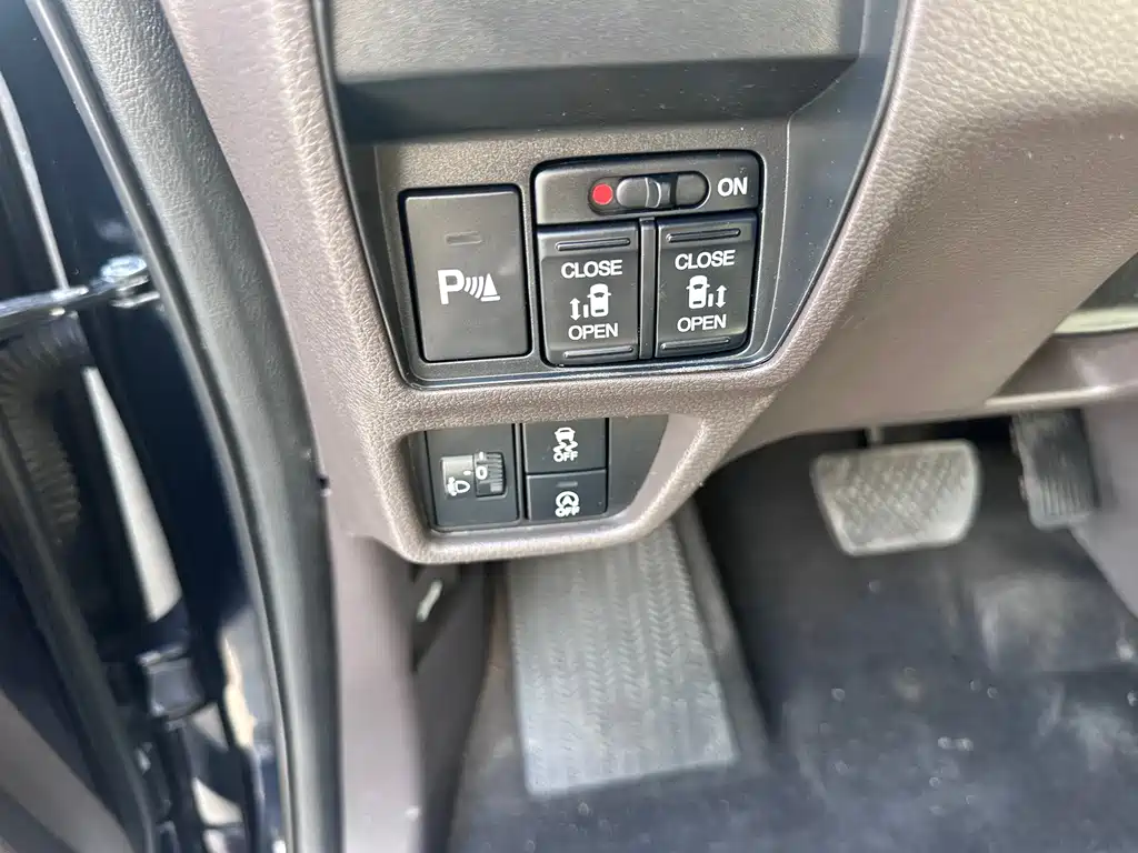Honda Odyssey 2017 — фото 11