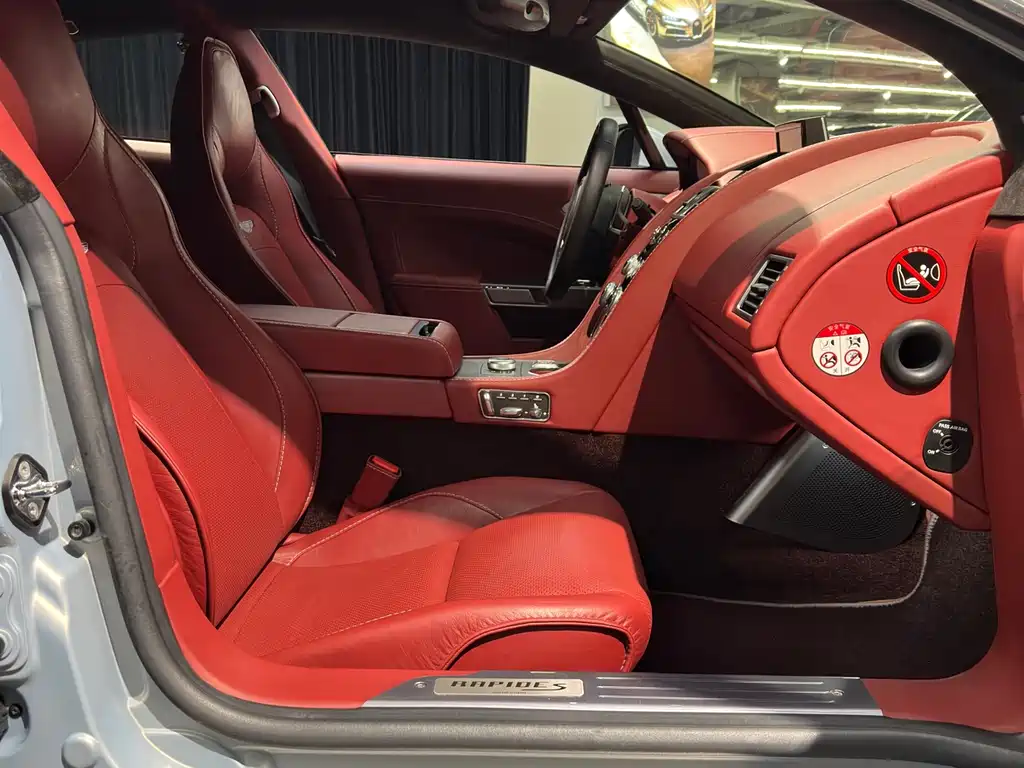 Aston Martin Rapide 2016 — фото 12
