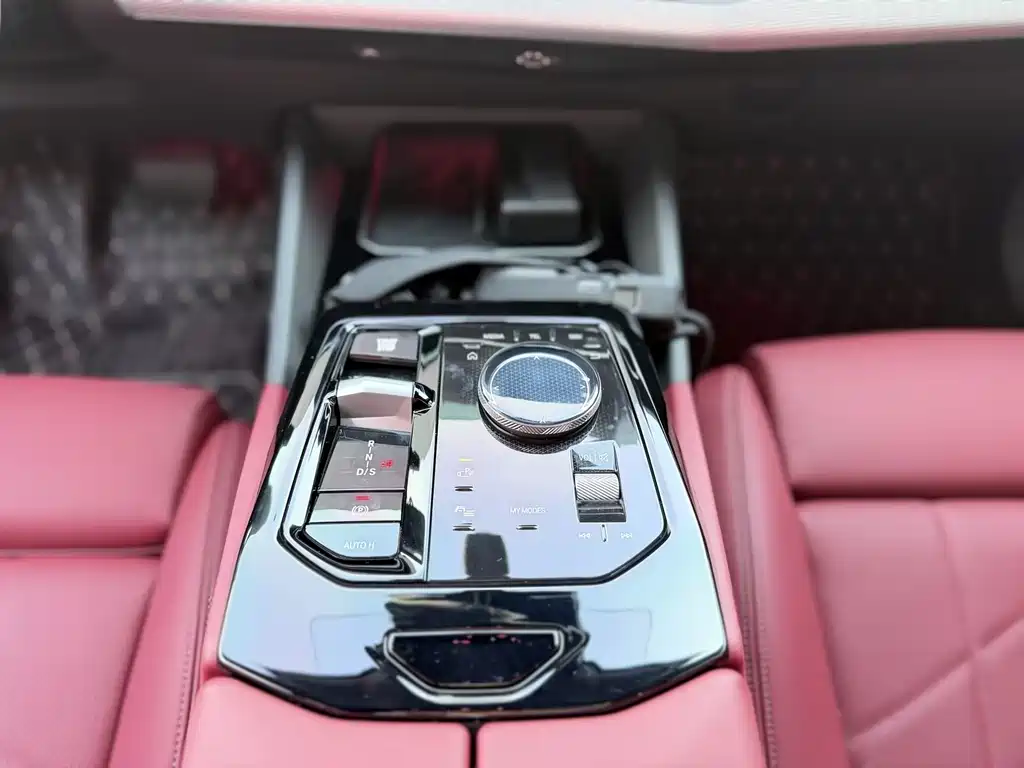 BMW 5 Series 2025 — фото 12