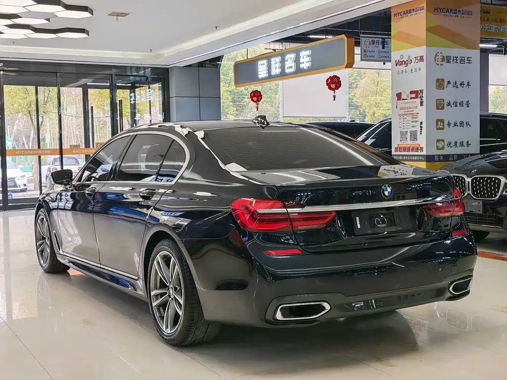 BMW 7 Series 2018 — фото 9