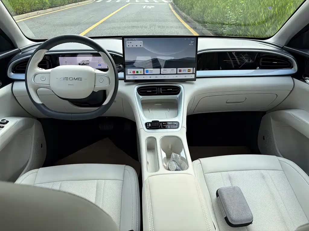 Geely Galaxy Starwish 2025 — фото 9
