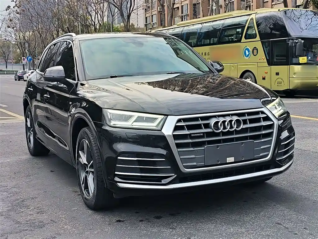 Audi Q5L 2020 — фото 23